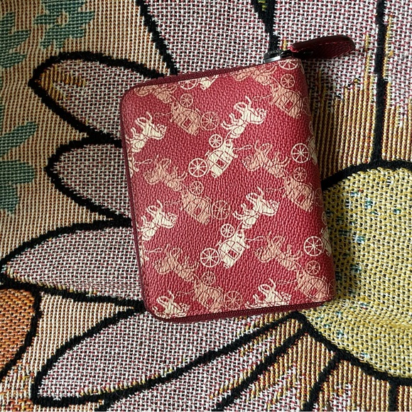 Coach Camera 16 with wallet and keychain EUC - Picture 11 of 15